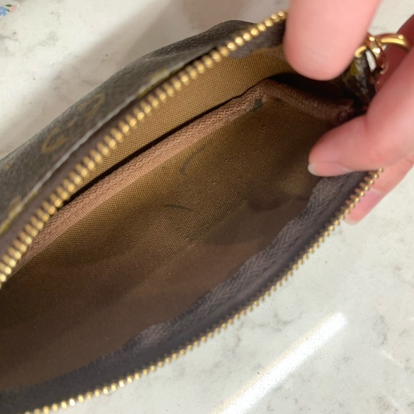 *SOLD* Louis Vuitton Mini Pochette Accessoires - Picture 9 of 10